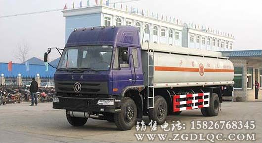 東風(fēng)前雙后單運(yùn)油車