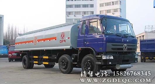 東風(fēng)小三軸加油車