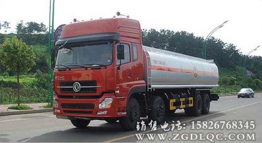 東風(fēng)天龍前四后八運(yùn)油車