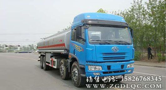 解放前四后八加油車
