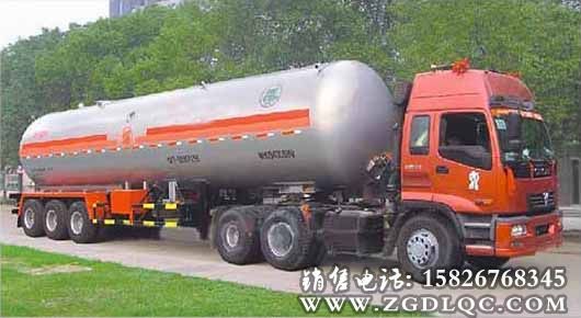 斯太爾前四后八液化氣體運(yùn)輸車