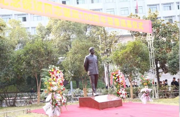 �|�L(f��ng)����܇(ch��)ף�R���ϴ�硱60�q���տ옷(l��)